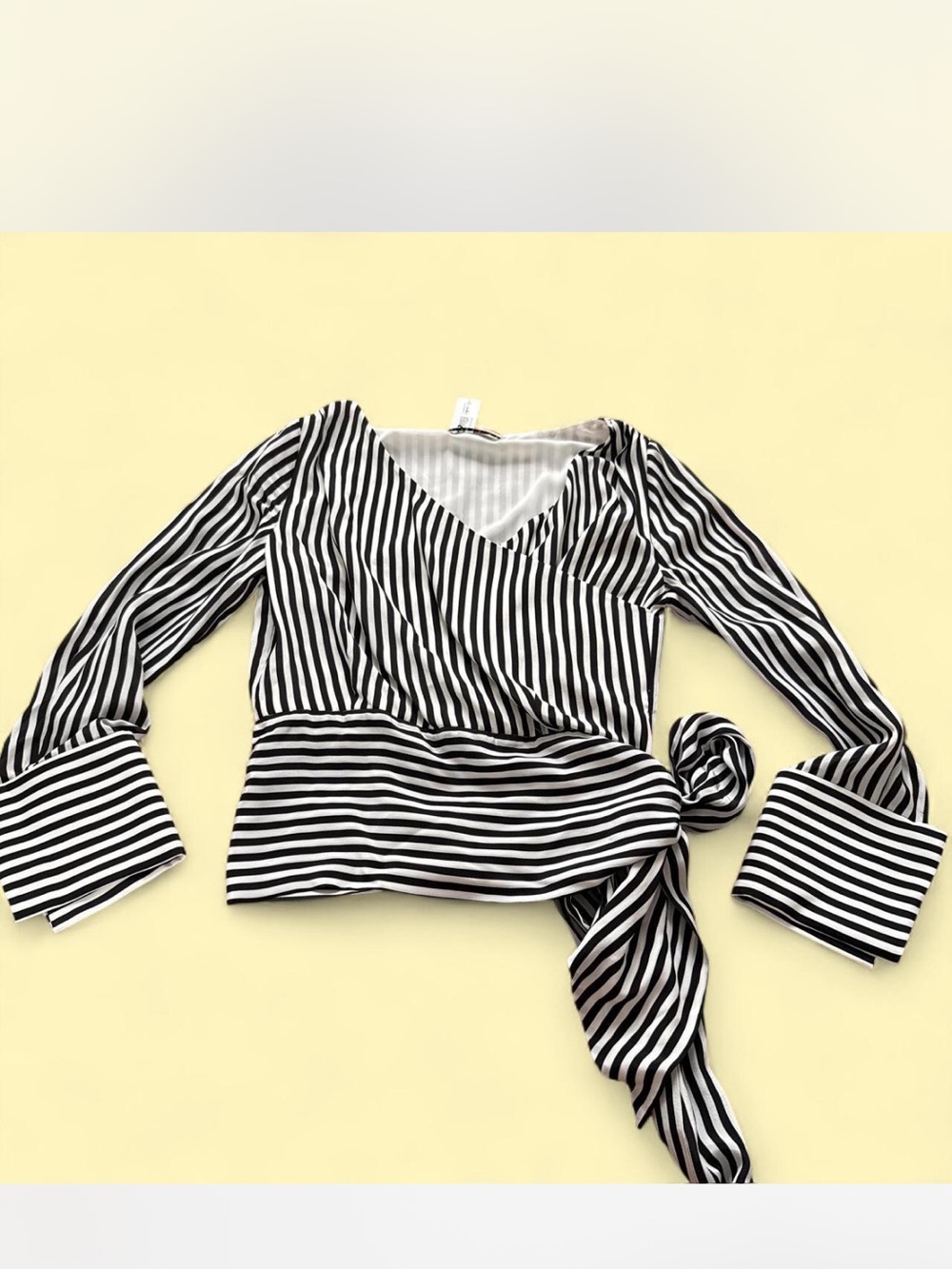 Silk Alice + Olivia Black & White Striped Wrap Tie Blouse